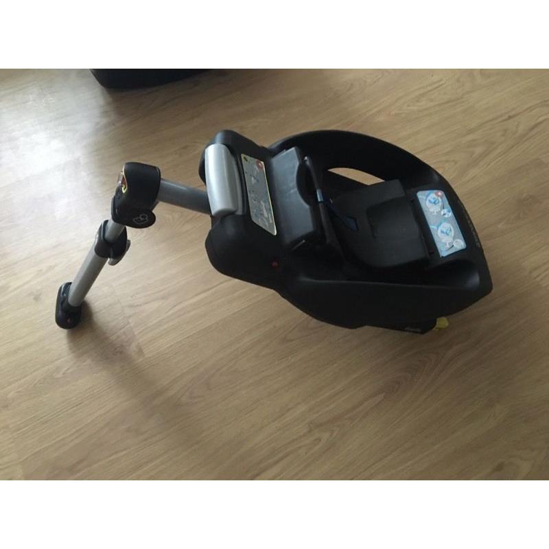 Maxi Cosi car seat and Base
