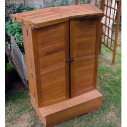 Bar/drinks cabinet for sale.