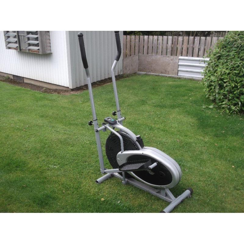 CROSS TRAINER