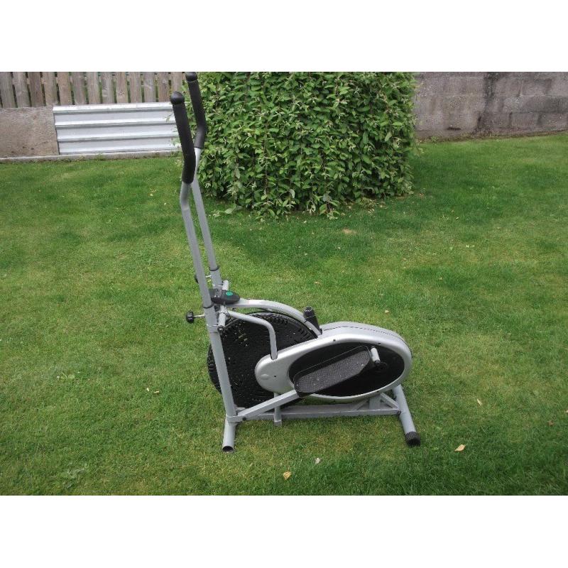 CROSS TRAINER