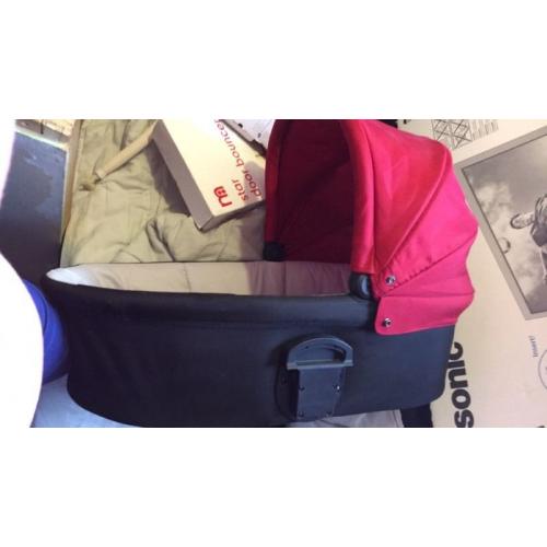 Mamas and papas carry cot