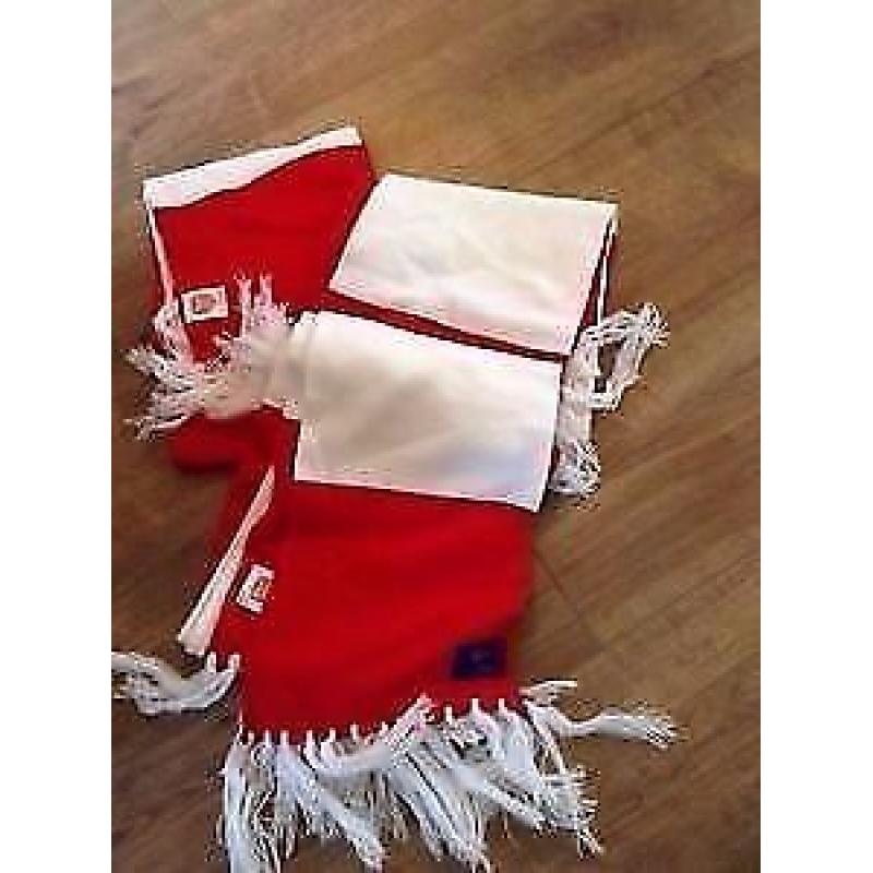Authentic Brand New Arsenal scarf comes with the memebership pack