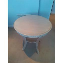 Beautiful Round Table. Perfect for a hallway, landing, conservatory or even a large bedroom.