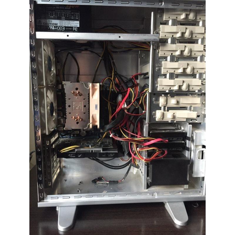 Intel Core 2 Quad Q6600 PC - HP Monitor - Mouse & Keyboard - Creative Speakers