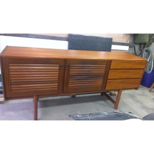 VINTAGE RETRO SIDEBOARD