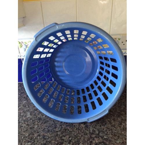 Round laundry basket
