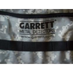 Metal Detector Garrett finds bag