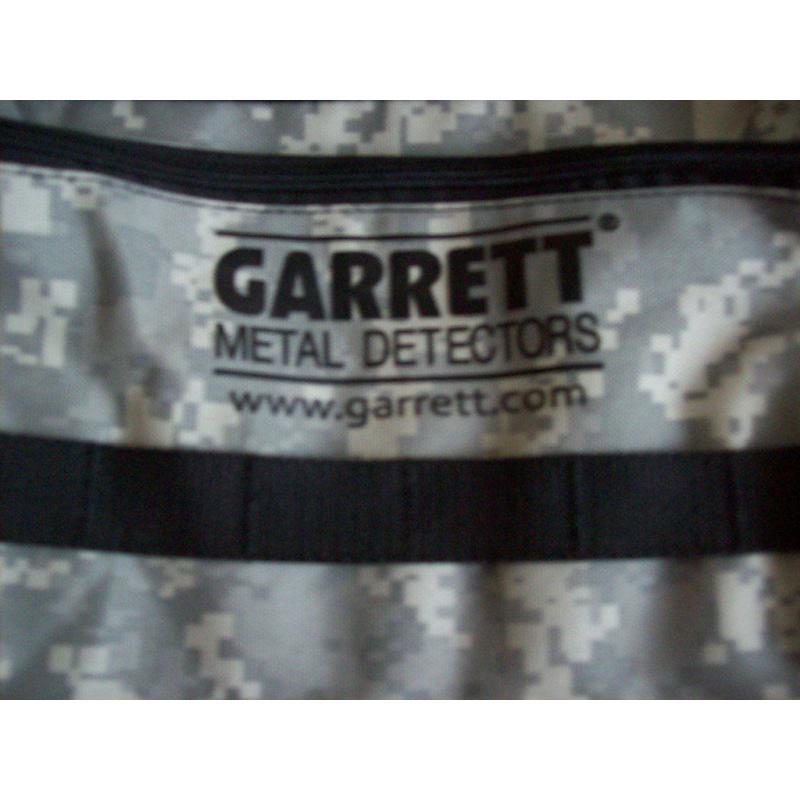 Metal Detector Garrett finds bag