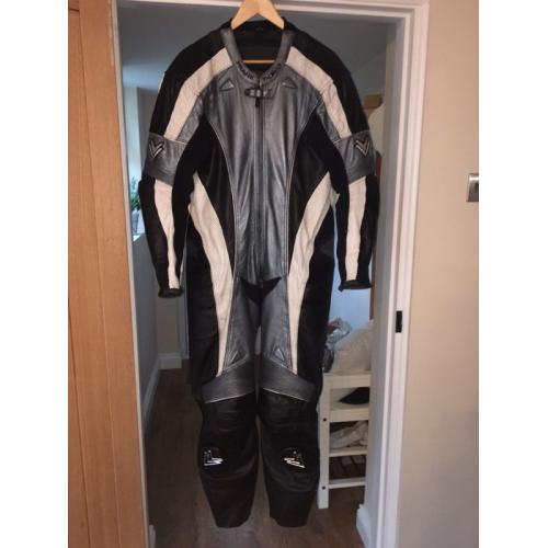 One piece leathers Frank Thomas uk46