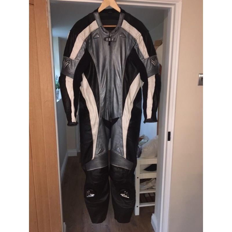 One piece leathers Frank Thomas uk46