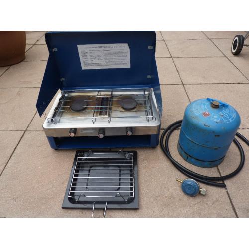 Camping stove with 2 burners and grill, gas bottle included.