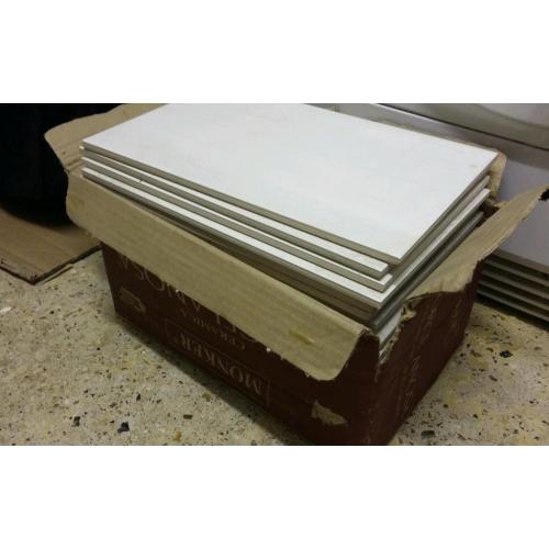 25 White Porcelanosa tiles (approx 1.58m2)