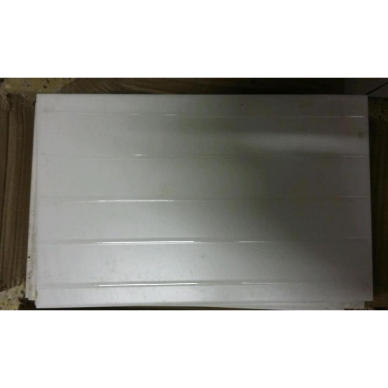 25 White Porcelanosa tiles (approx 1.58m2)