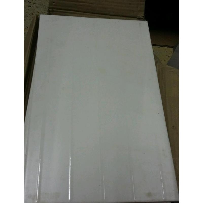 25 White Porcelanosa tiles (approx 1.58m2)