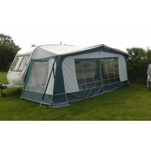 CARAVAN ELLDIS 1995/96 looks like new,dry, clean,no damp,not leaking