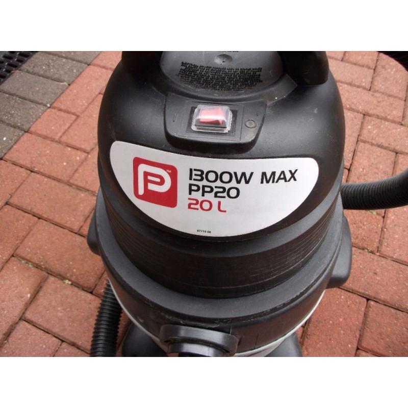 PRO 1300 WATT WET AND DRY