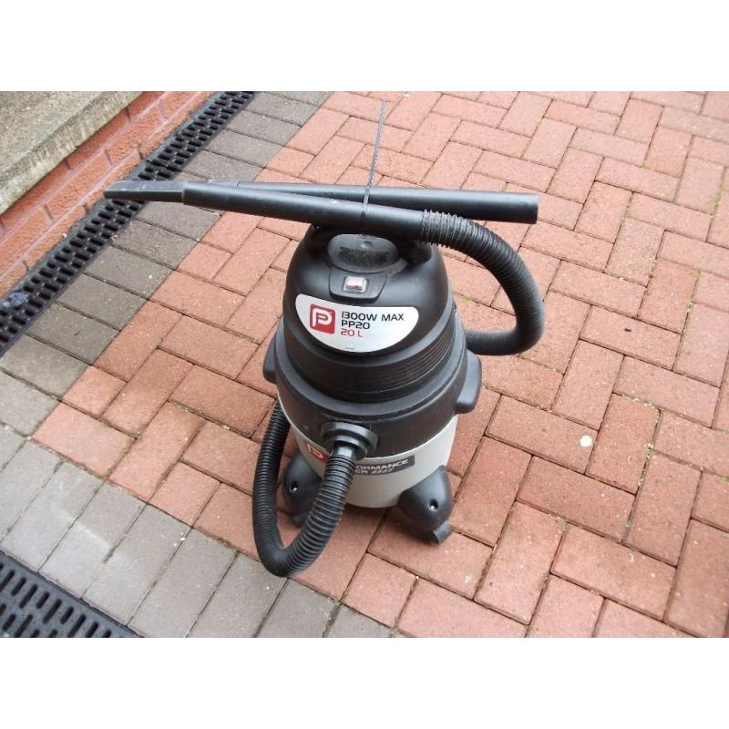 PRO 1300 WATT WET AND DRY