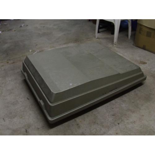 Large German car roof box, requires keys