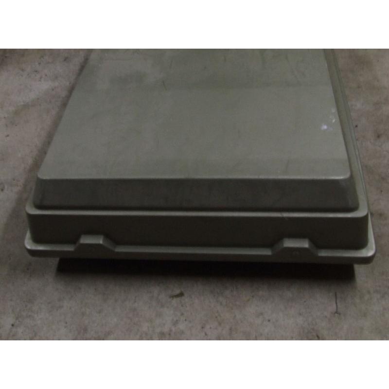 Large German car roof box, requires keys