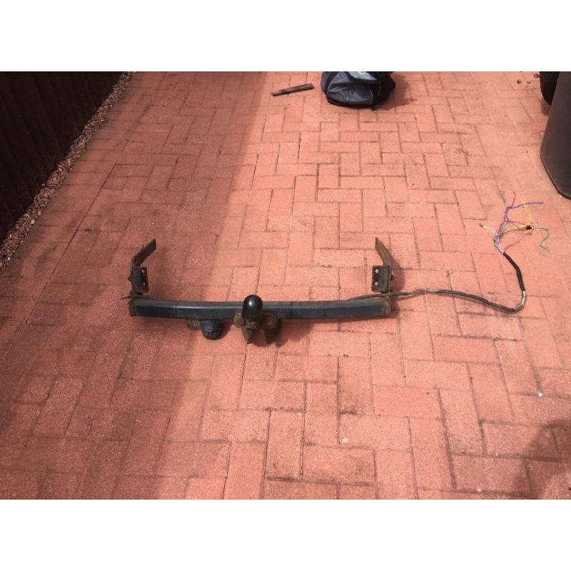Towbar and electrics off 2005 Renault Laguna hatch. Easy to fit