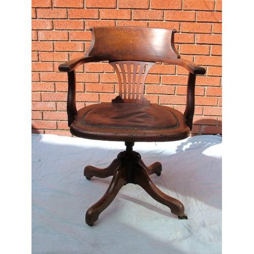 GOOD SOLID WOODEN ANTIQUE OFFICE CHAIR