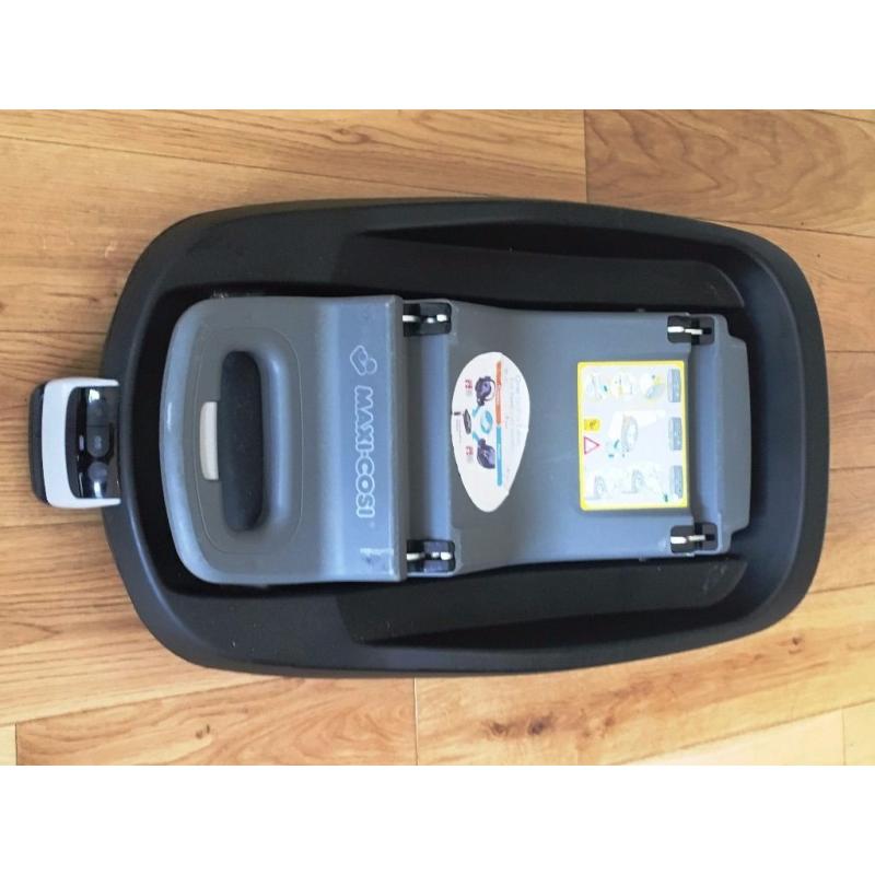 Maxi-Cosi Pearl Group 1 Car Seat, Black PLUS Maxi-Cosi FamilyFix Group 0+/1 Car Seat Base
