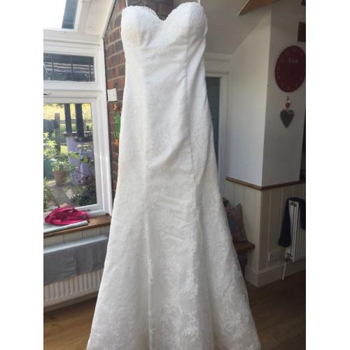 Beautiful vintage style wedding dress