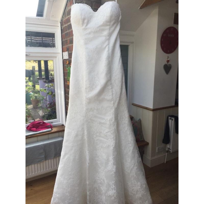 Beautiful vintage style wedding dress
