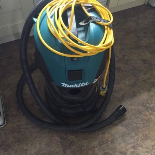 Makita 110v dust extractor