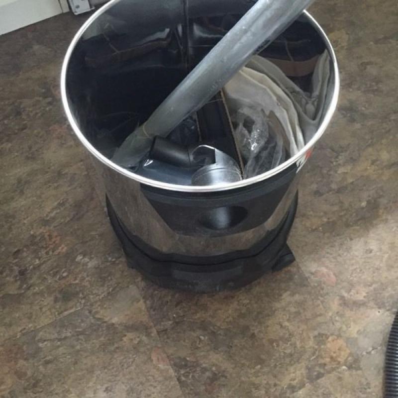 Makita 110v dust extractor