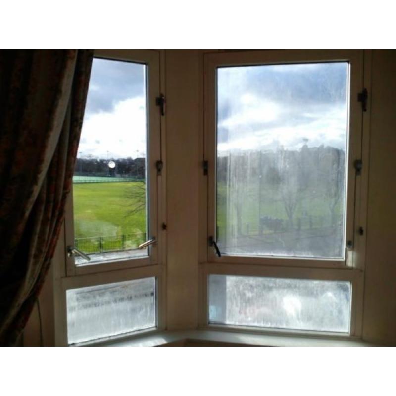 (GLAZIER)( DOUBLE GLAZING REPAIRS) (MISTED UNITS REPLACED SINGLE GLASS REPAIRS 30 YEARS EXPERIENCE