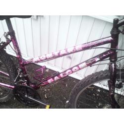 FALCON LADIES MOUNTAIN BIKE,17 INCH FRAME,26 INCH WHEELS,18 GEARS,GEL SEAT.