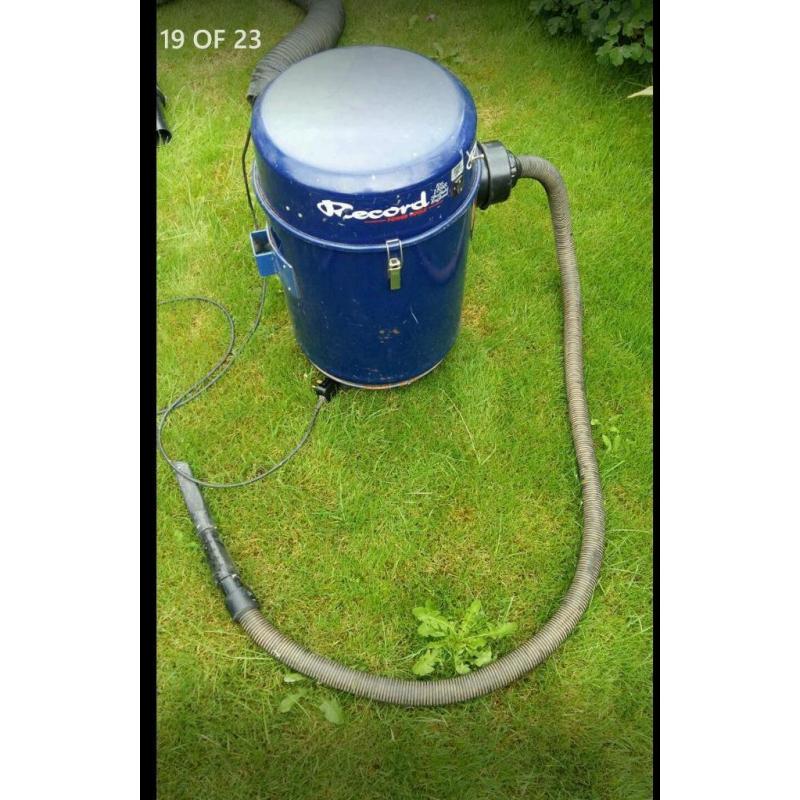Dust extractor