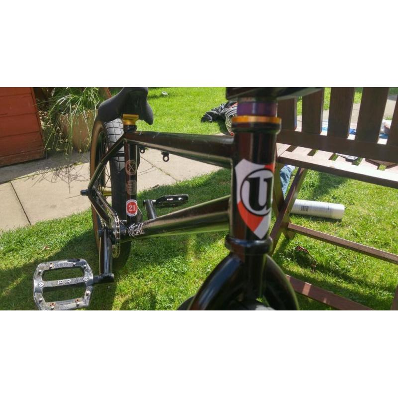Custom United bmx with spare Wethepeople frame