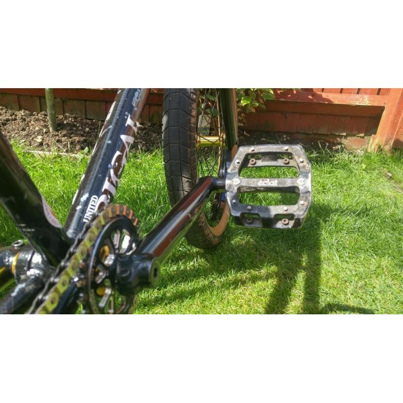 Custom United bmx with spare Wethepeople frame