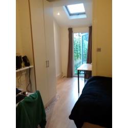 Massive double room. Zone 2 Manor House station