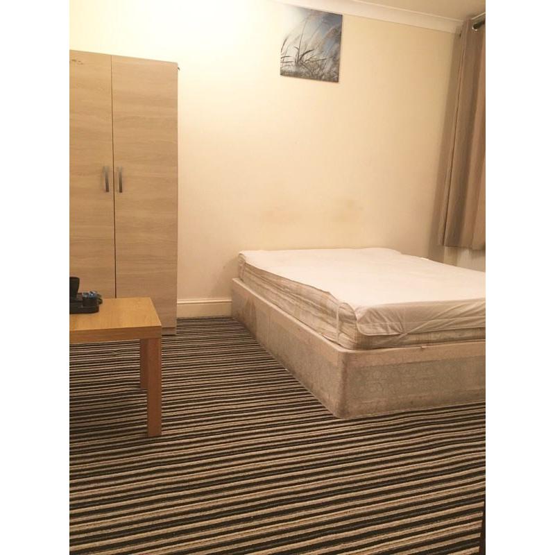 NEW X3 DOUBLES IN EX 3*HOTEL, 3 MINS EAST HAM STATION, ALL BILLS INC, LONDON, E6 E12