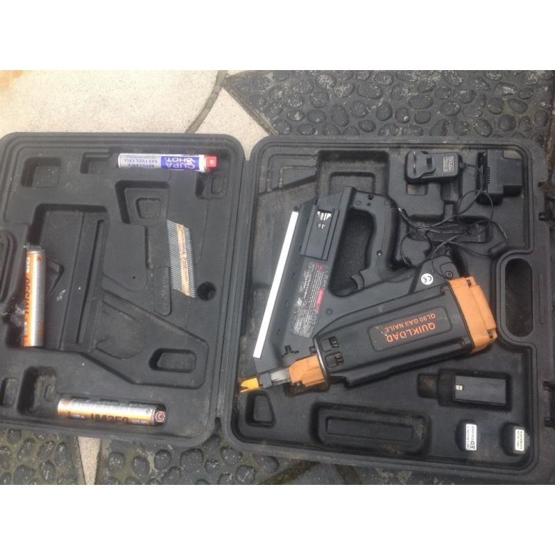 NAIL GUN