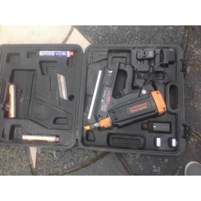 NAIL GUN