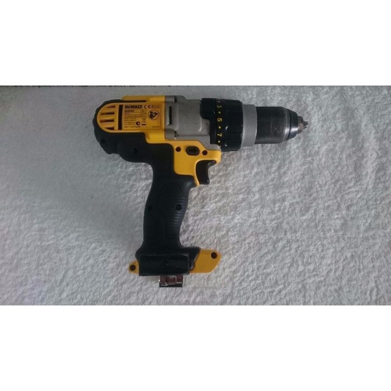 DeWALT Dcd985, 3 speed XRP Li-ion Combi Drill, BODY ONLY(used) Makita