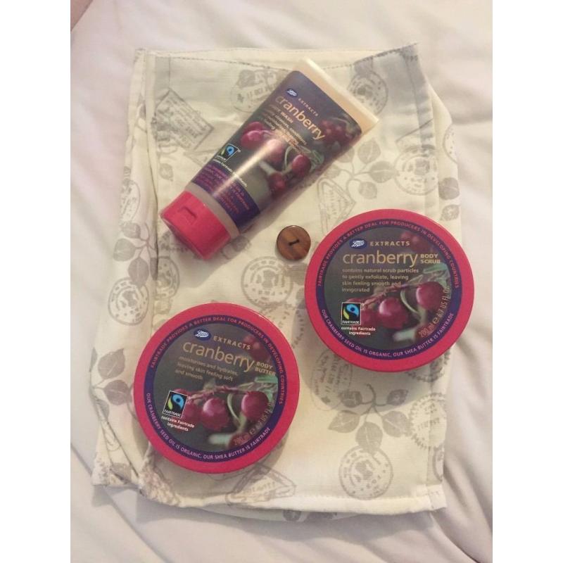 Boots Cranberry Extracts Body set WITH Bag - body wash, body scrub, body butter