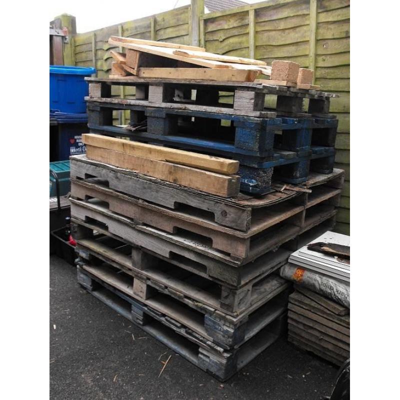 "FREE" Wooden pallets" FREE"