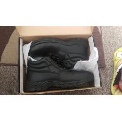 TUF steal toe cap boots size 11 Mens brand new