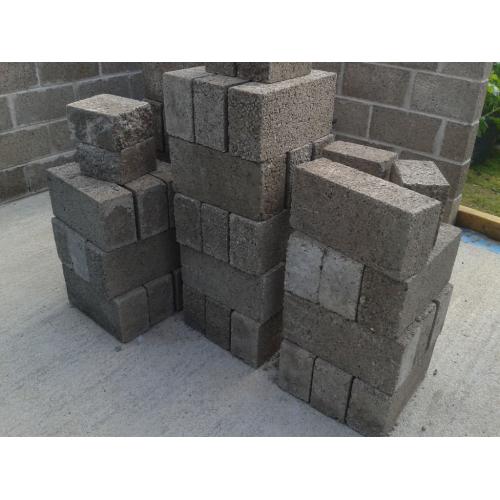 61 140MM CONCRETE BREEZE BLOCKS, 12 HALF BLOCKS NEW AND UNUSED 7 NWT