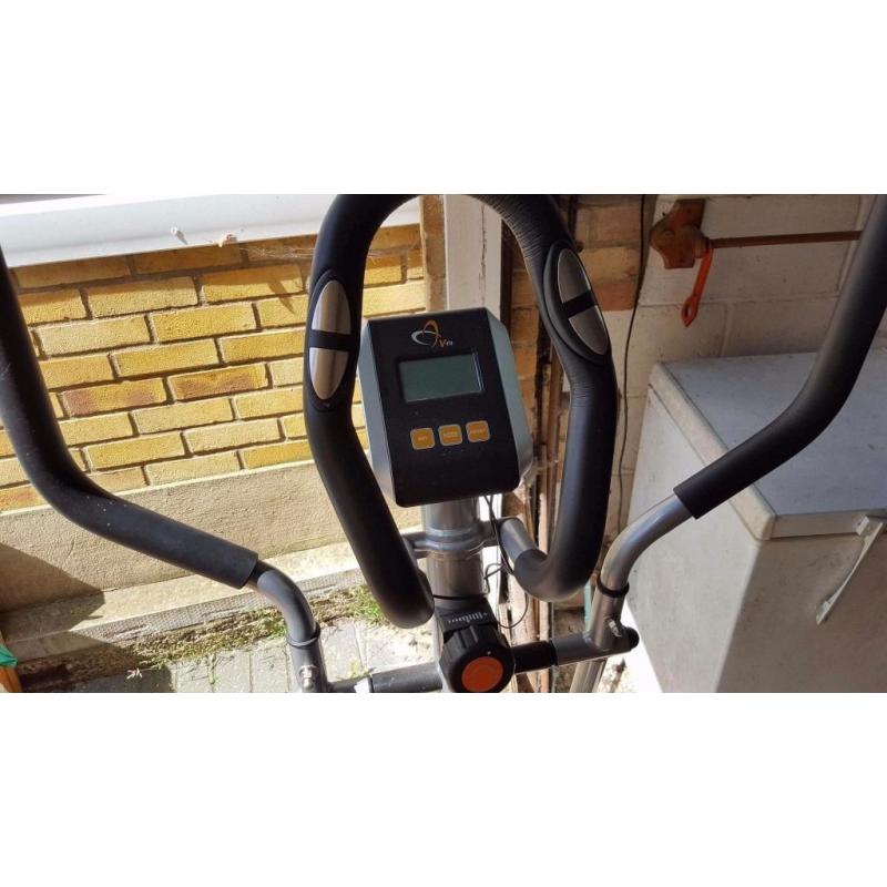 Crosstrainer/exercise bike