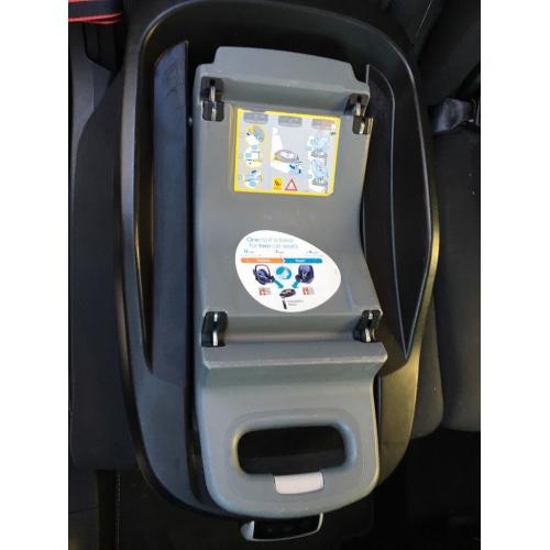 Maxi Cosi Pearl car seat and Maxi Cosi Isofix family base