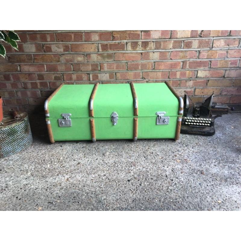 VINTAGE CHEST TRUNK COFFEE TABLE FREE DELIVERY LOVELY