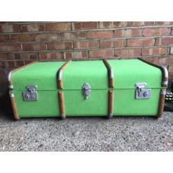 VINTAGE CHEST TRUNK COFFEE TABLE FREE DELIVERY LOVELY