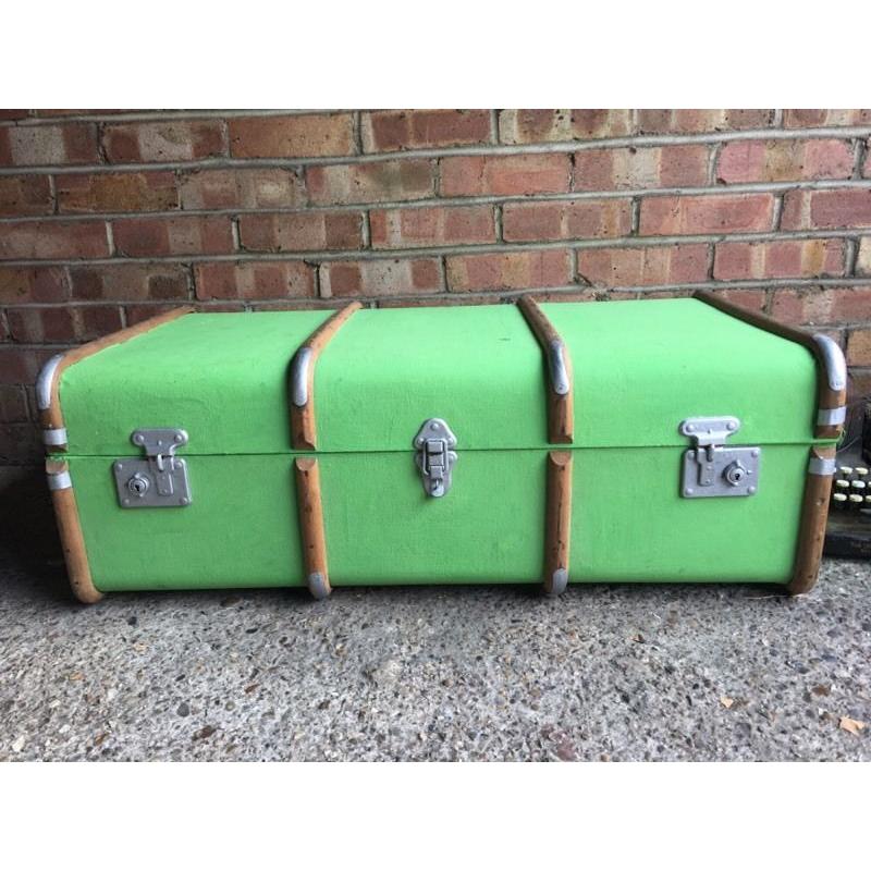 VINTAGE CHEST TRUNK COFFEE TABLE FREE DELIVERY LOVELY