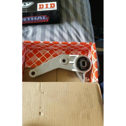 Corsa c gear box mount